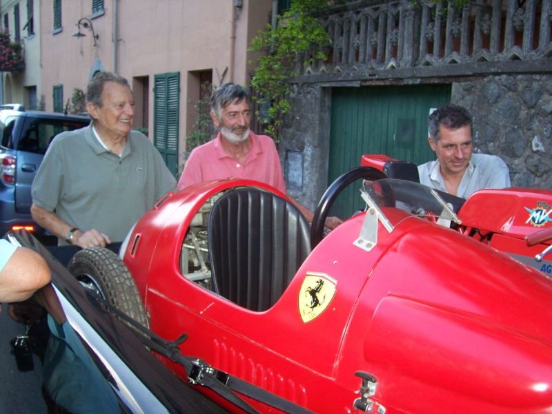  Image name: Persone118.jpg 
 width: 800 pixel 
 height: 601 pixel 
 Size: 379466 bytes 
 Click to enlarge 